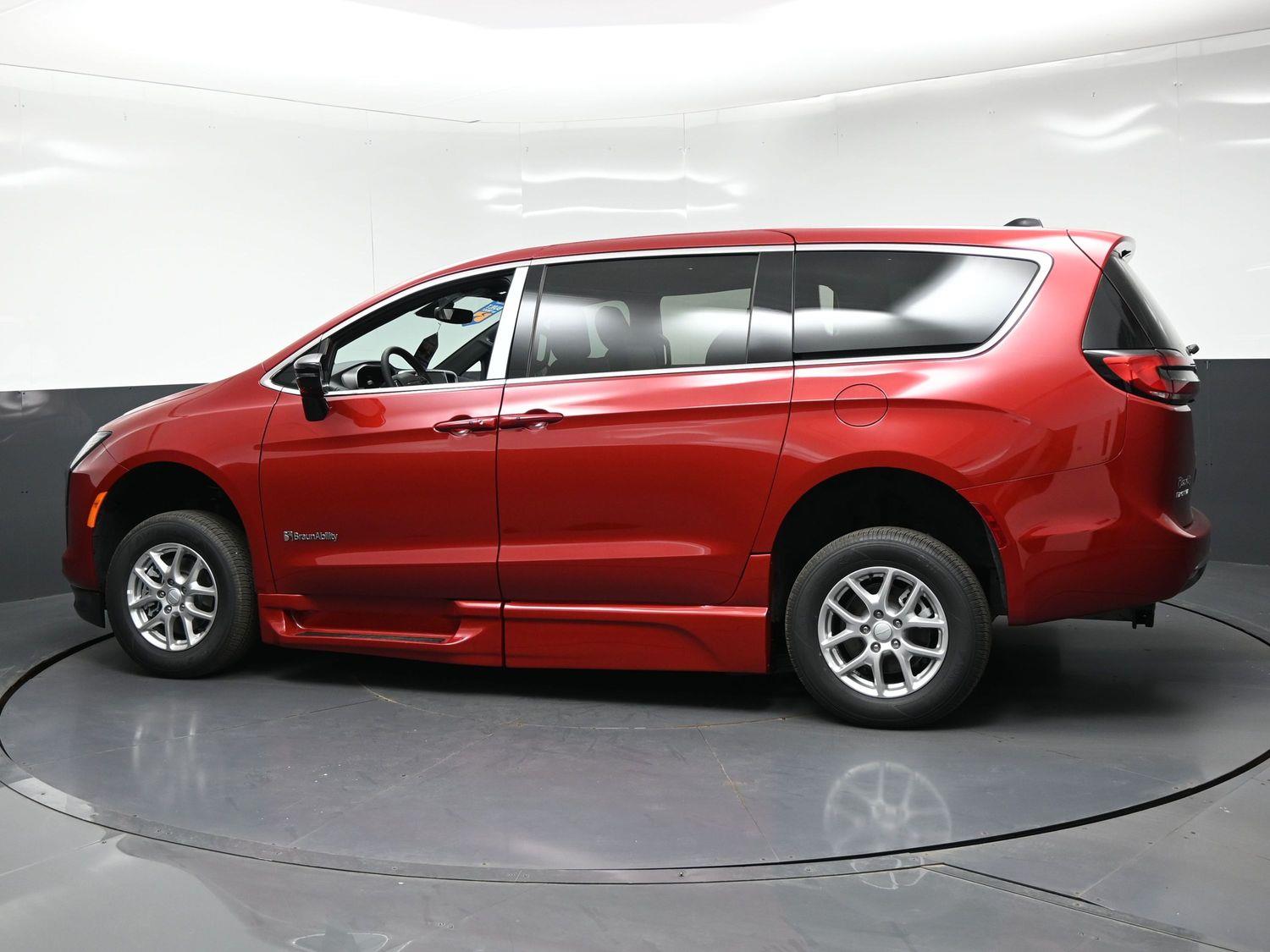 New 2027 Chrysler Pacifica Select