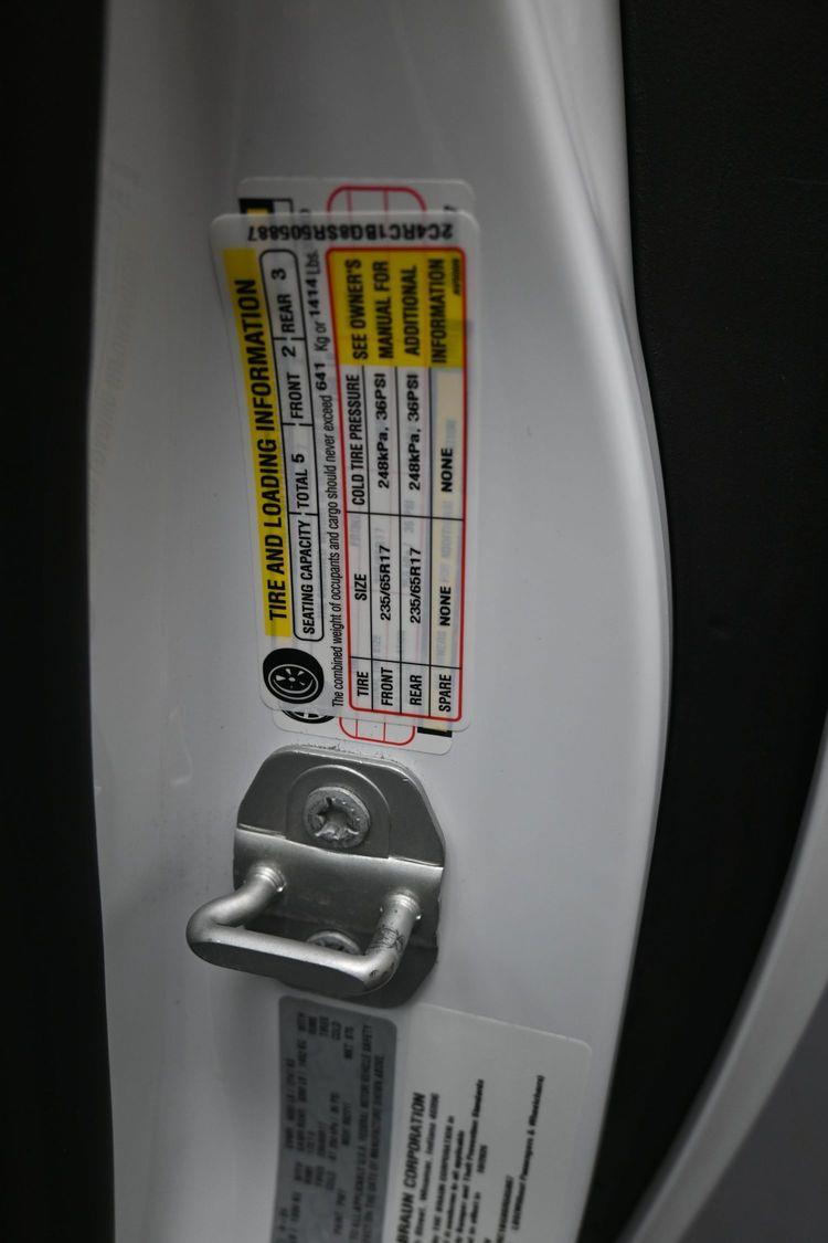 Certified Pre-Owned 2025 Chrysler Pacifica Select