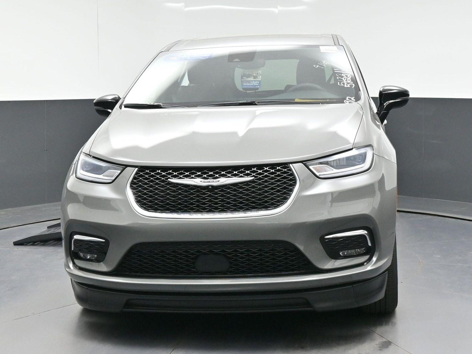 Certified Pre-Owned 2025 Chrysler Pacifica Select