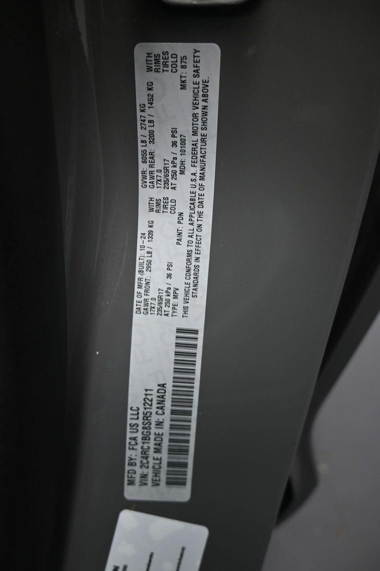 Certified Pre-Owned 2025 Chrysler Pacifica Select