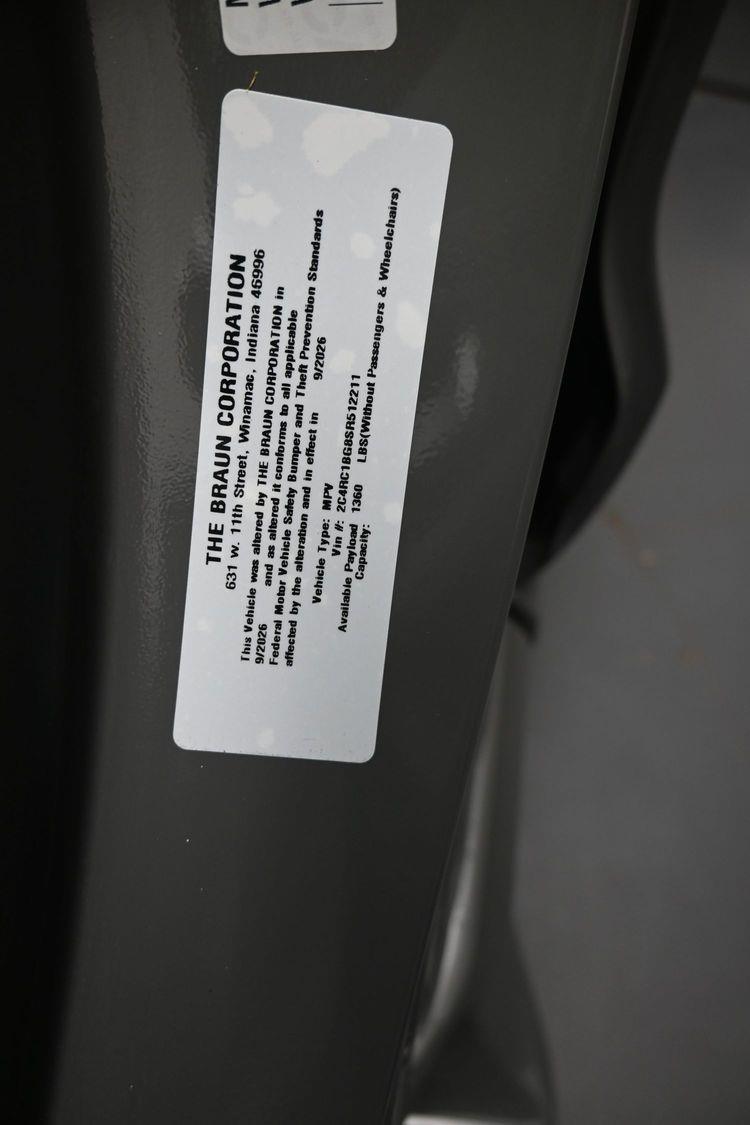 Certified Pre-Owned 2025 Chrysler Pacifica Select