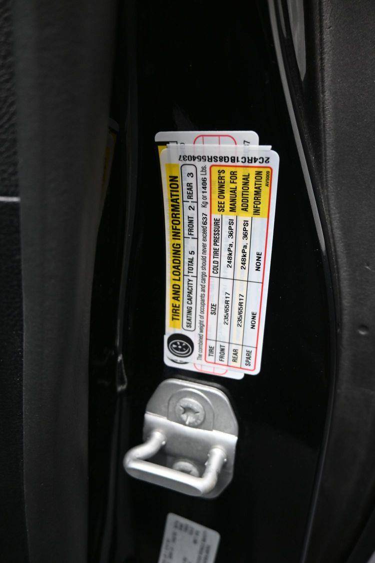 Certified Pre-Owned 2025 Chrysler Pacifica Select