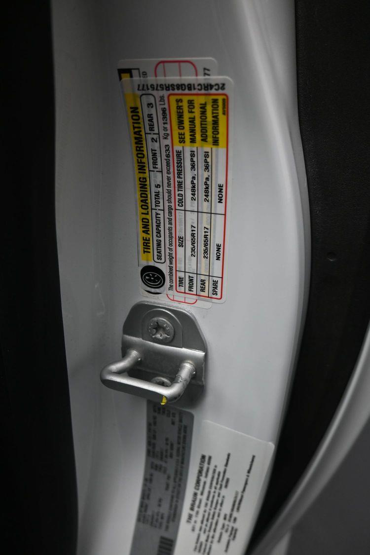 Certified Pre-Owned 2025 Chrysler Pacifica Select