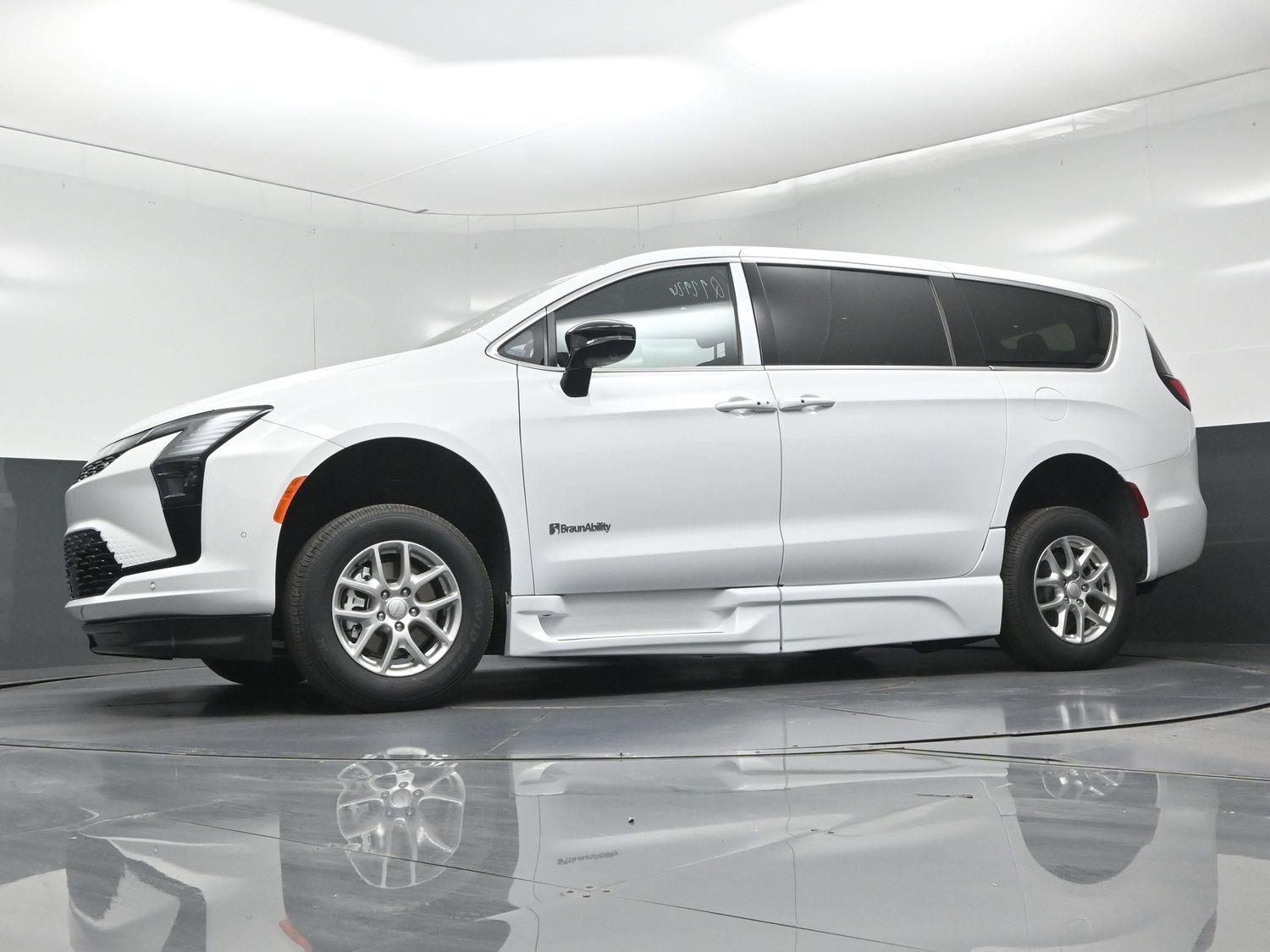 New 2027 Chrysler Pacifica Select