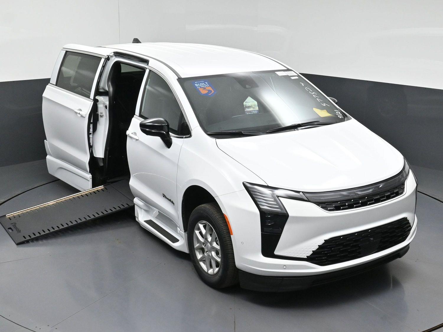 New 2027 Chrysler Pacifica Select