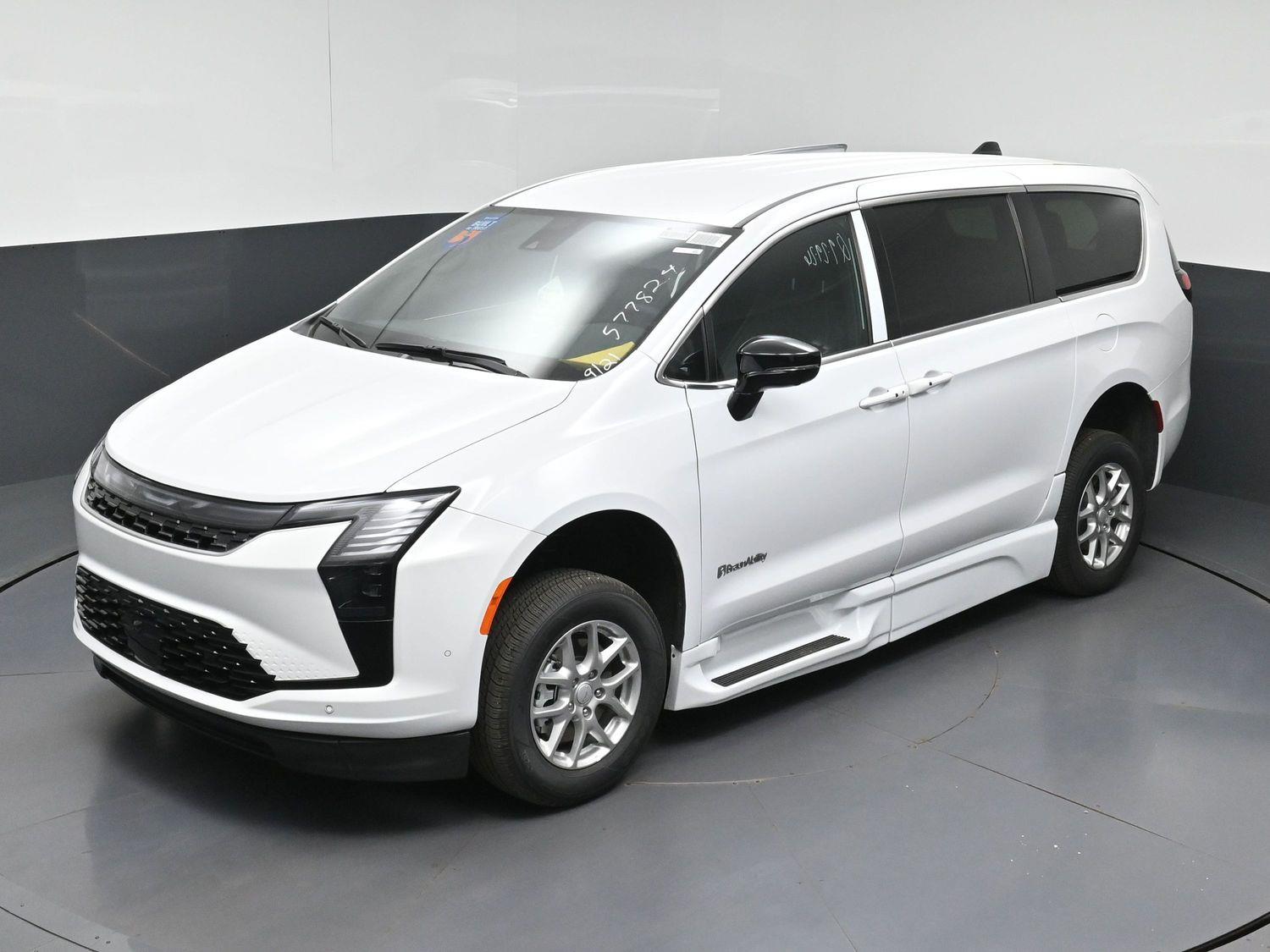 New 2027 Chrysler Pacifica Select