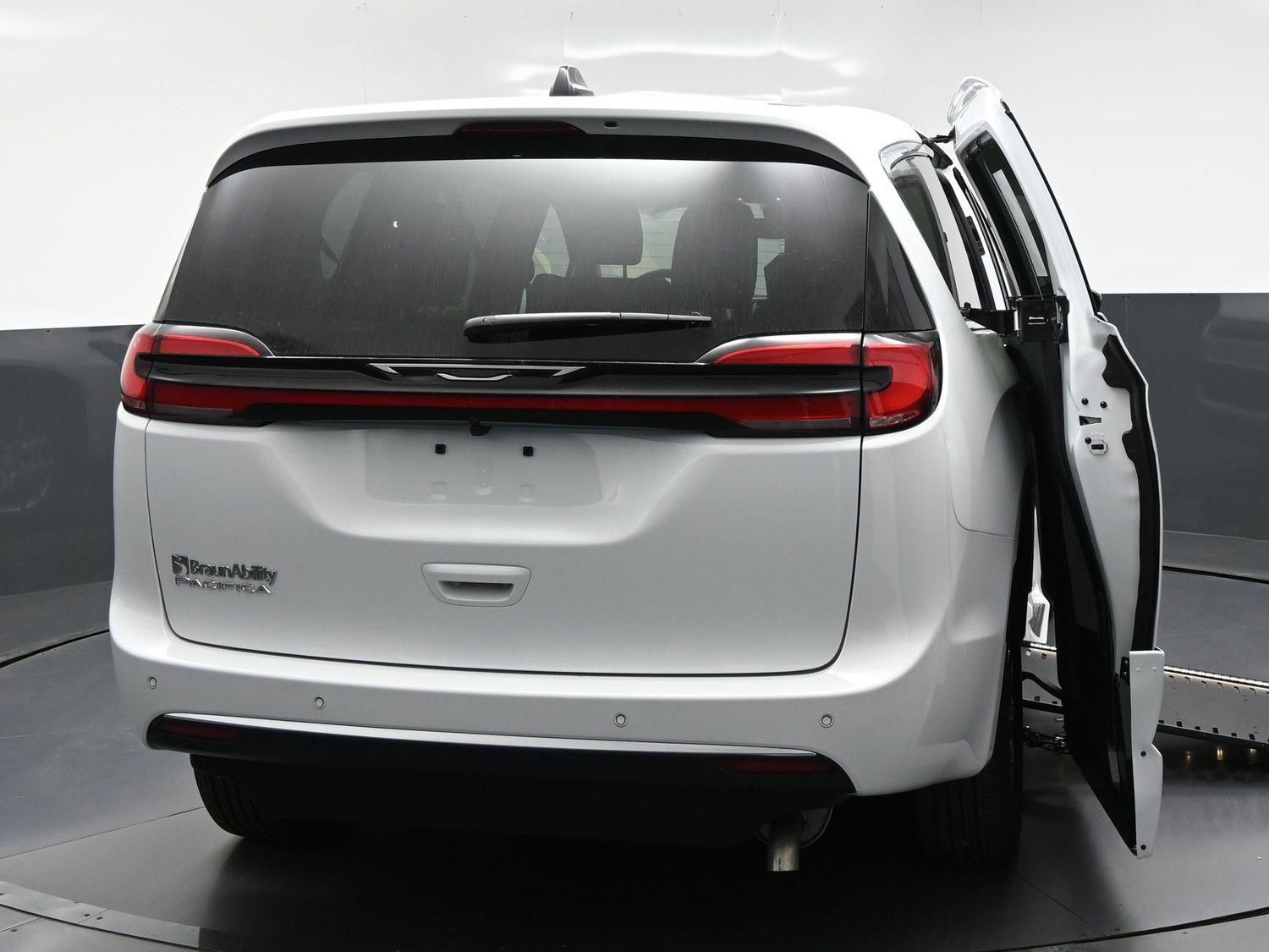 New 2027 Chrysler Pacifica Select