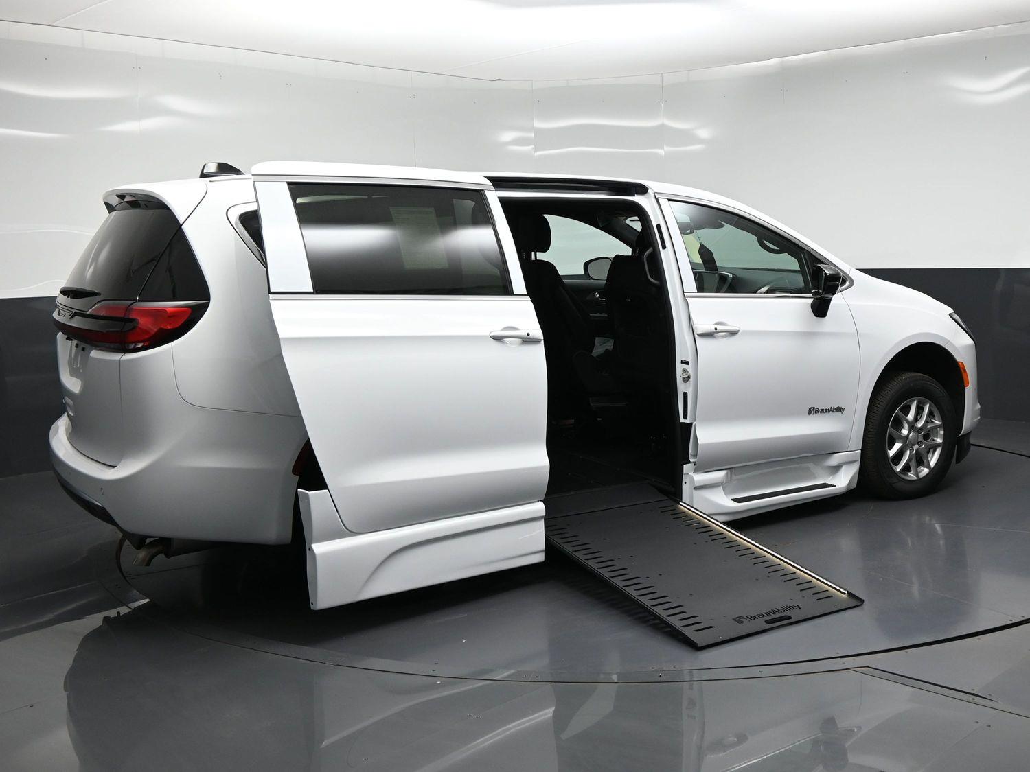New 2027 Chrysler Pacifica Select