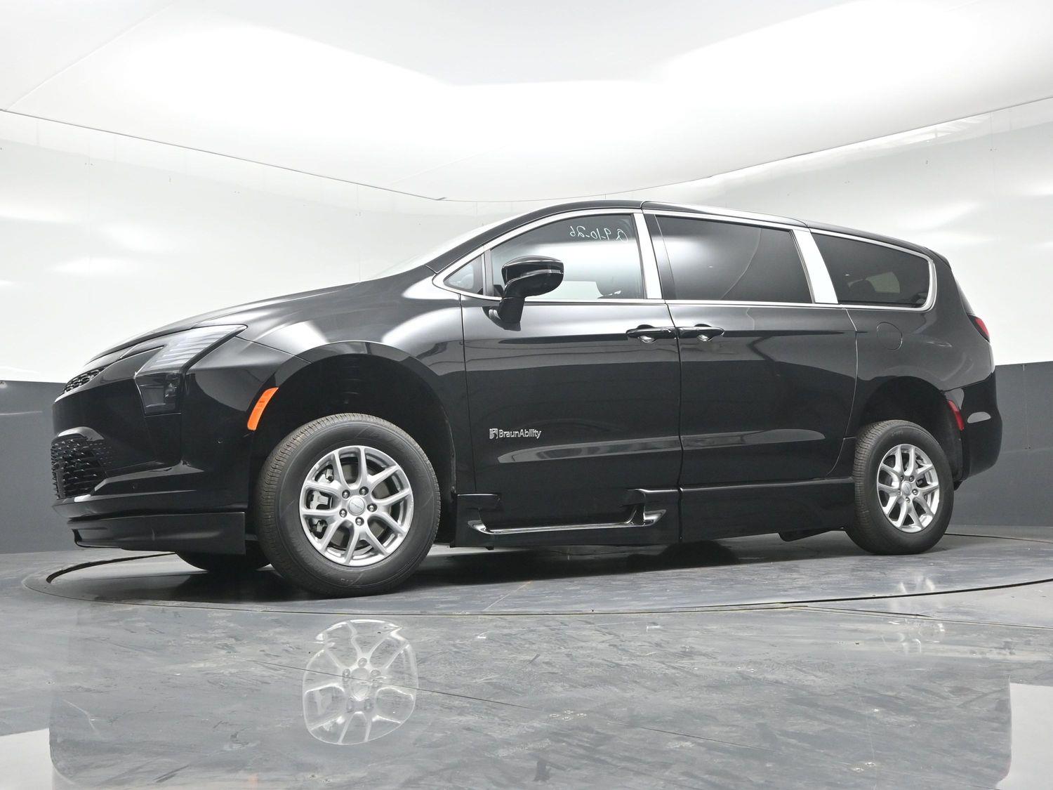 New 2027 Chrysler Pacifica Select