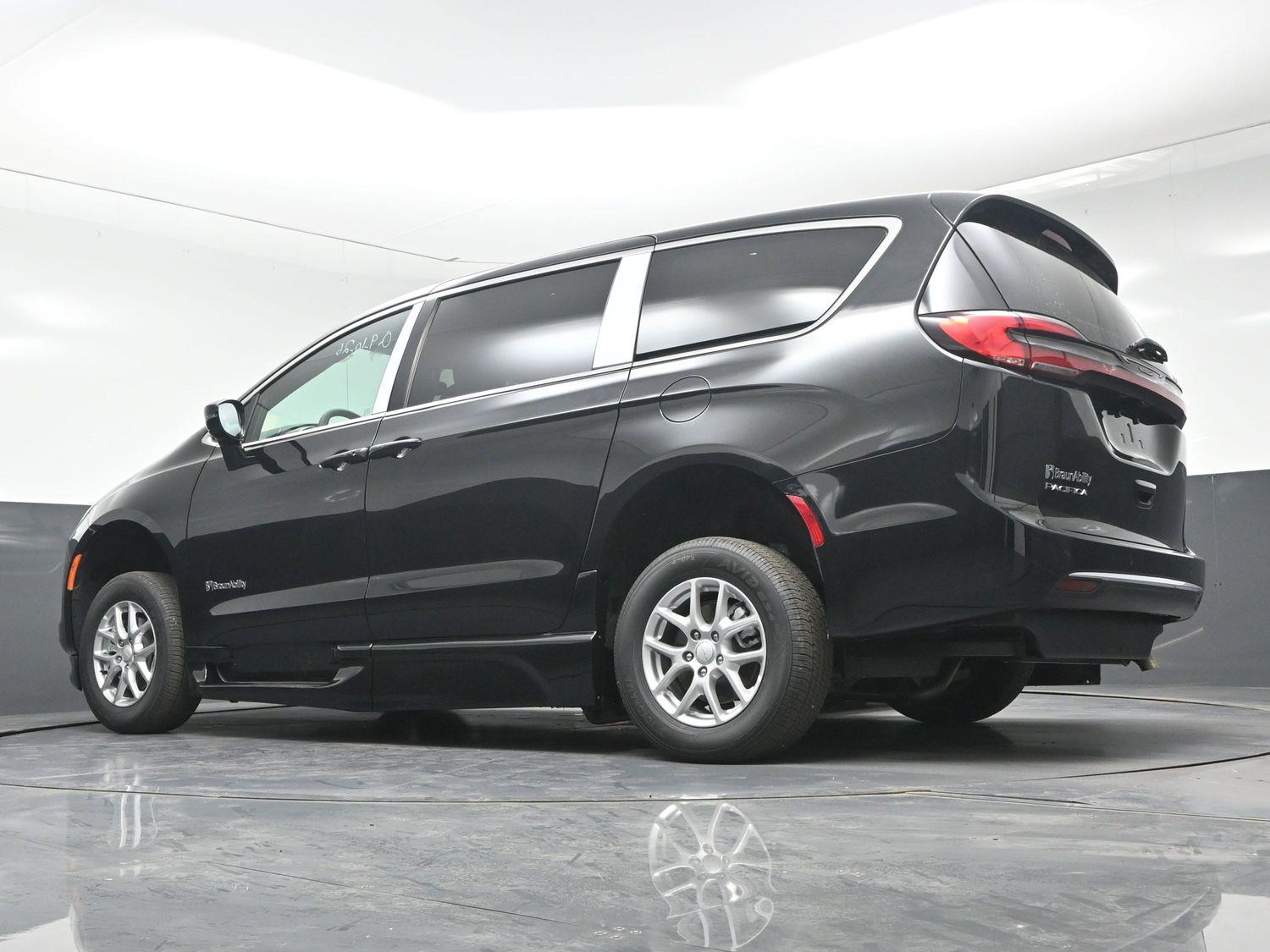 New 2027 Chrysler Pacifica Select