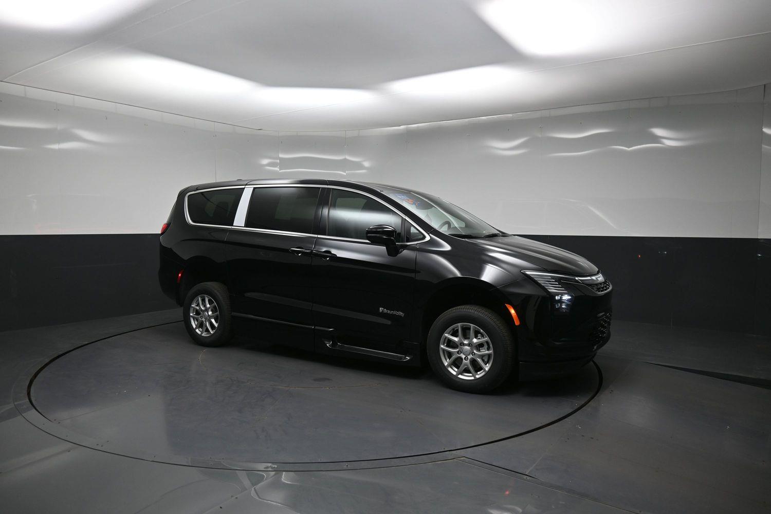 New 2027 Chrysler Pacifica Select