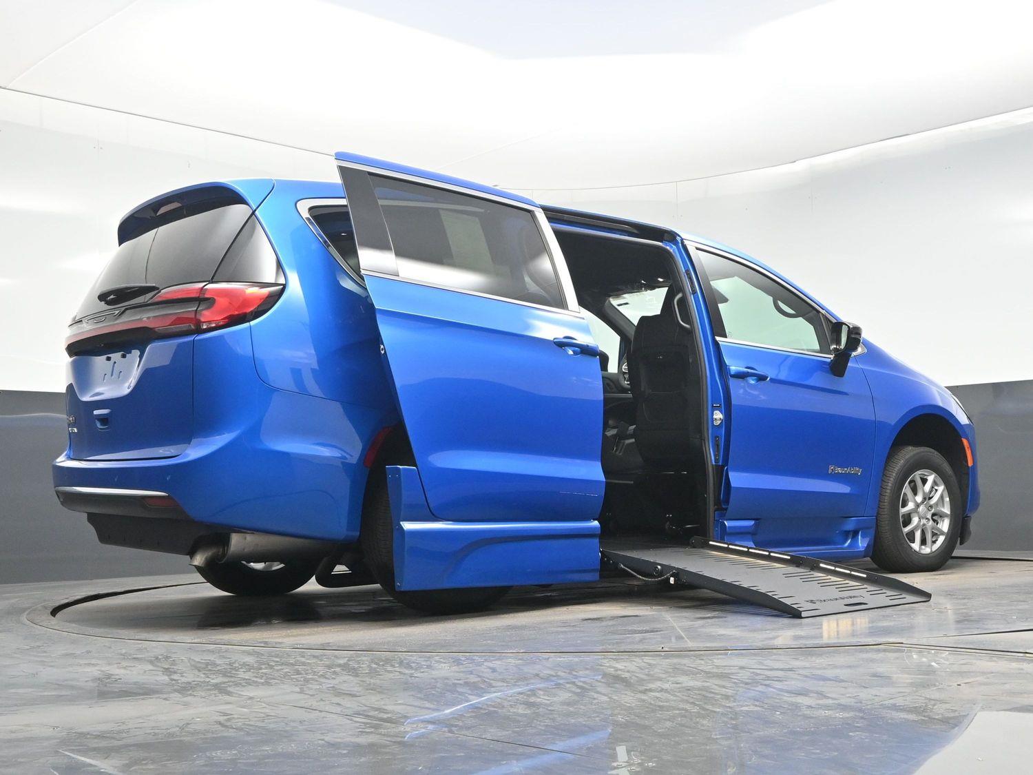 New 2027 Chrysler Pacifica Select