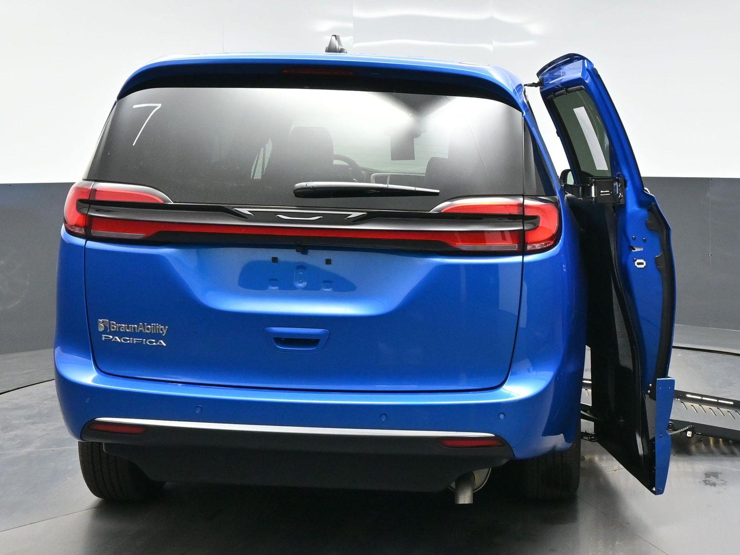 New 2027 Chrysler Pacifica Select