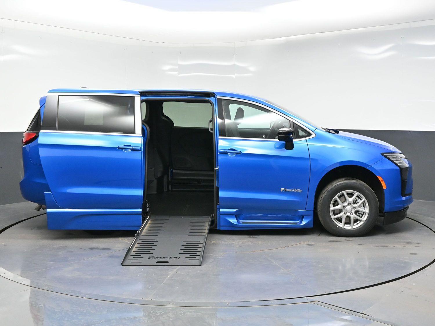 New 2027 Chrysler Pacifica Select