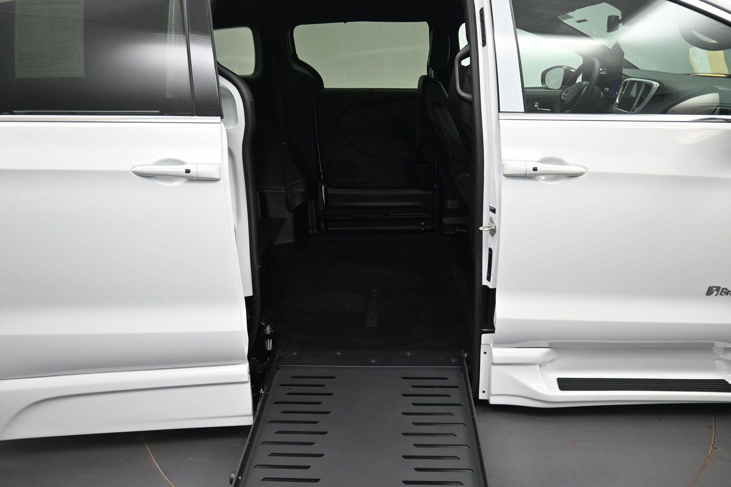 New 2027 Chrysler Pacifica Select