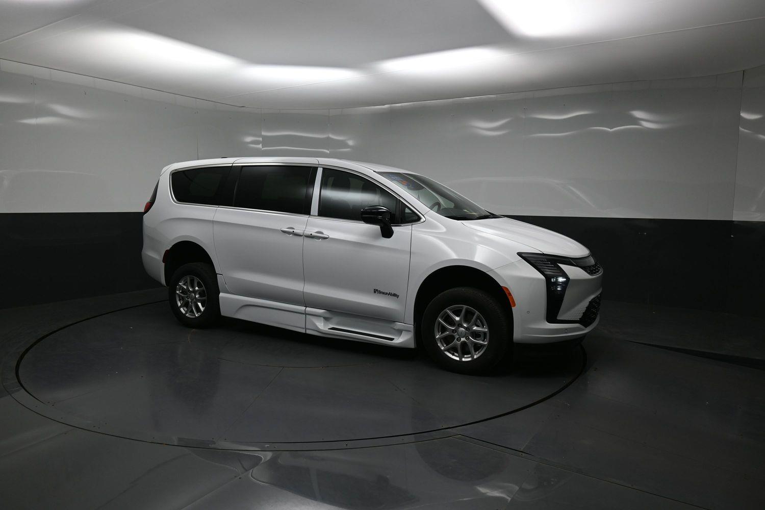 New 2027 Chrysler Pacifica Select