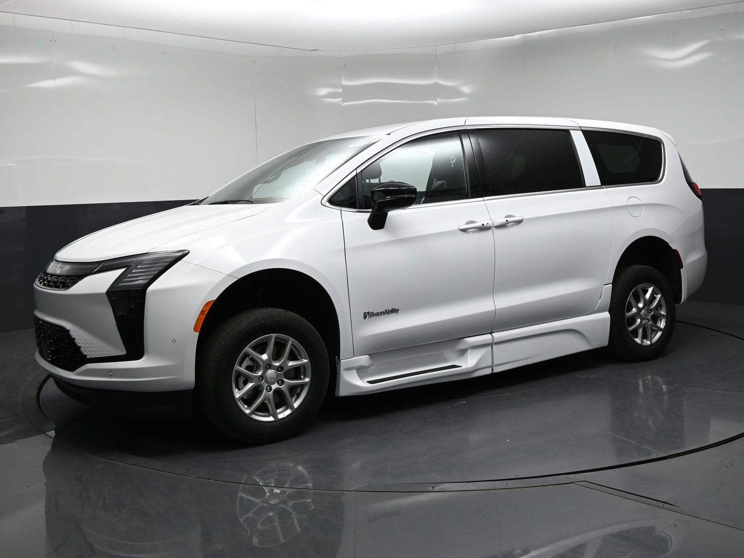 New 2027 Chrysler Pacifica Select