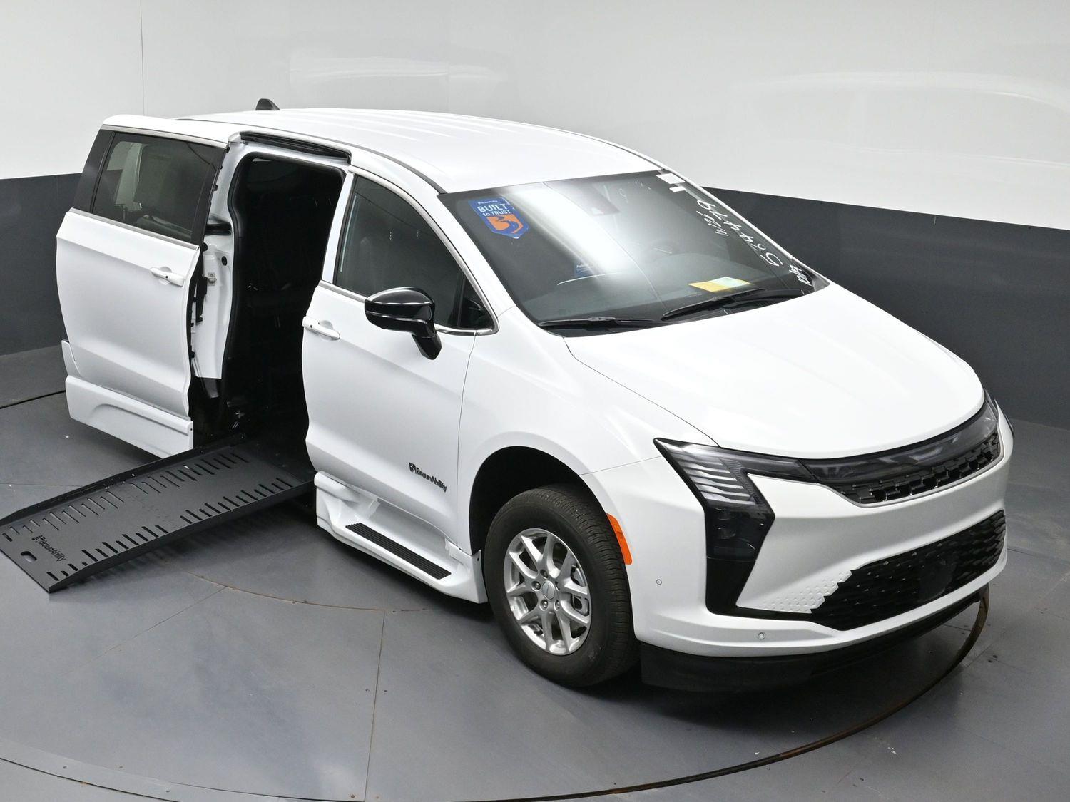 New 2027 Chrysler Pacifica Select