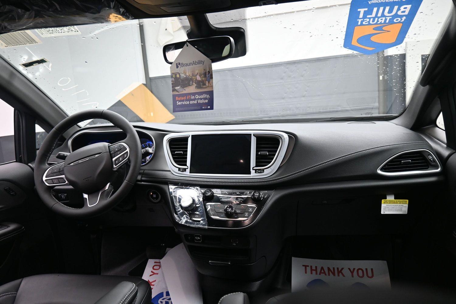 New 2027 Chrysler Pacifica Select