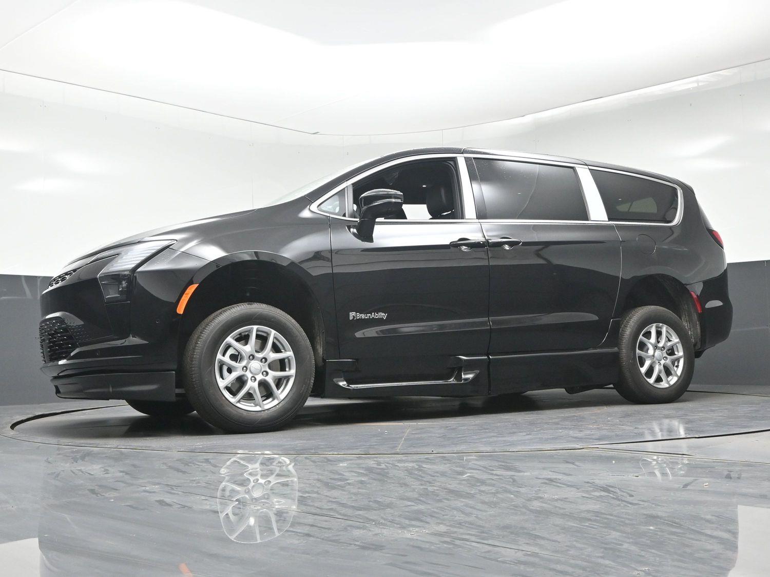New 2027 Chrysler Pacifica Select