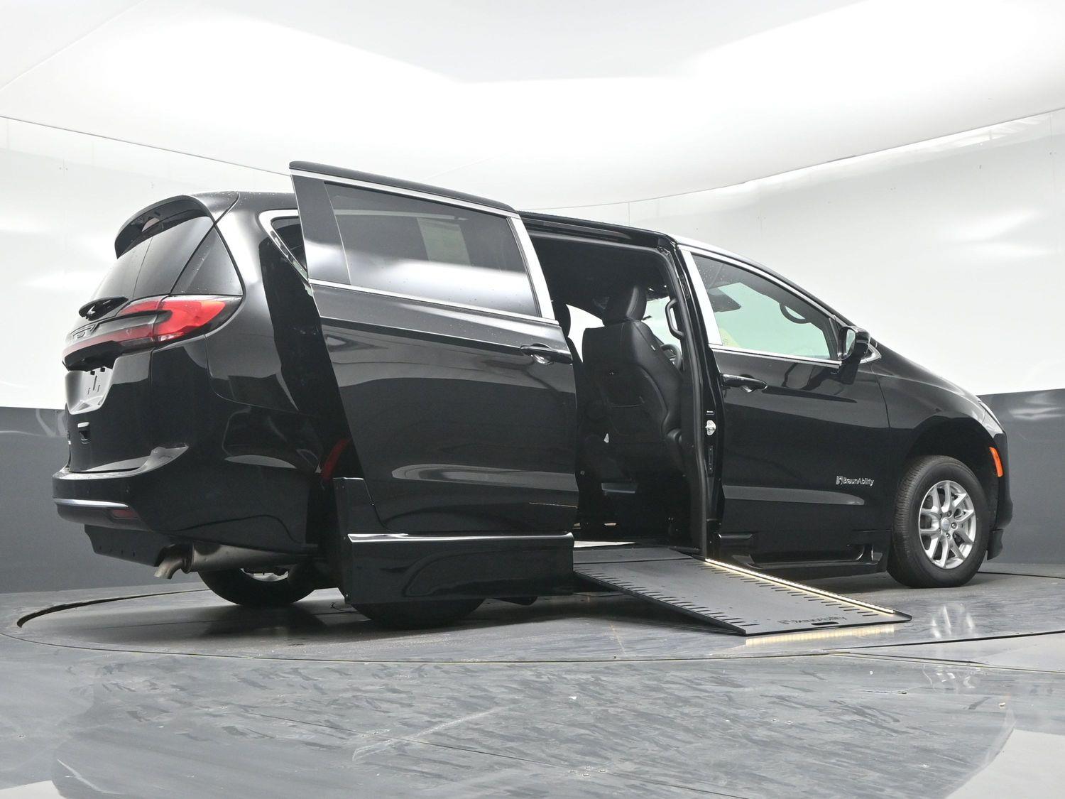 New 2027 Chrysler Pacifica Select