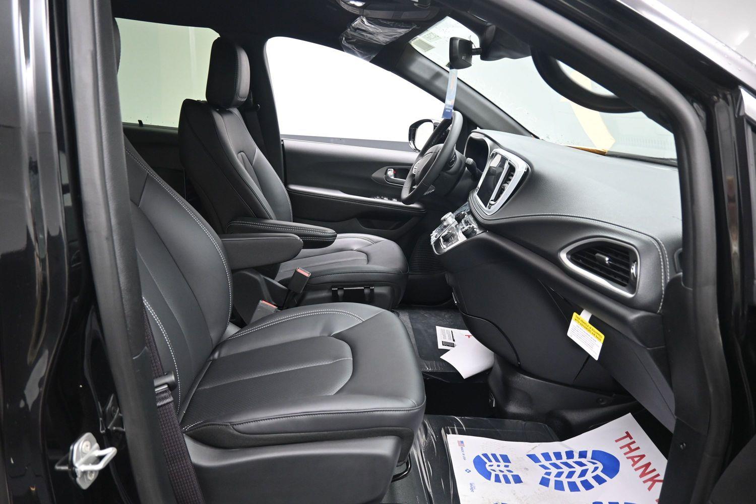 New 2027 Chrysler Pacifica Select
