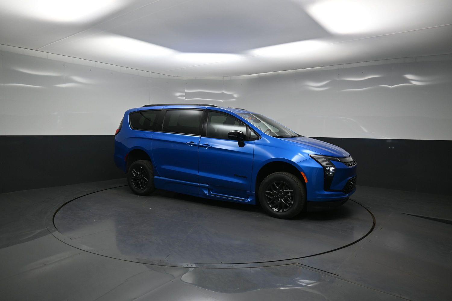 New 2027 Chrysler Pacifica Select