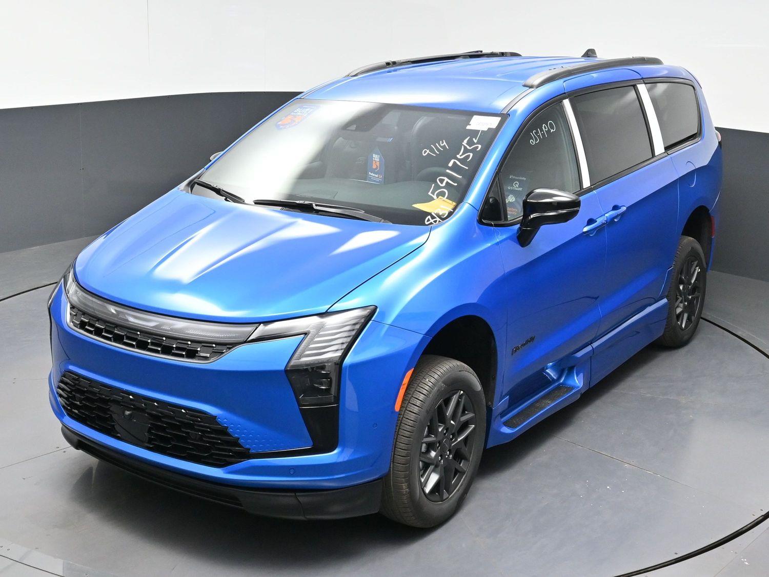 New 2027 Chrysler Pacifica Select