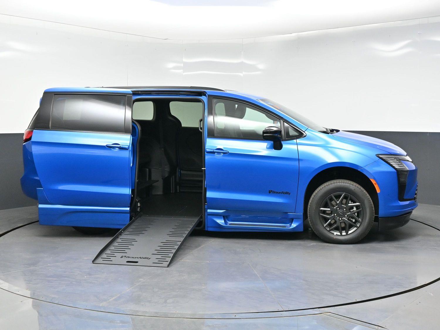 New 2027 Chrysler Pacifica Select