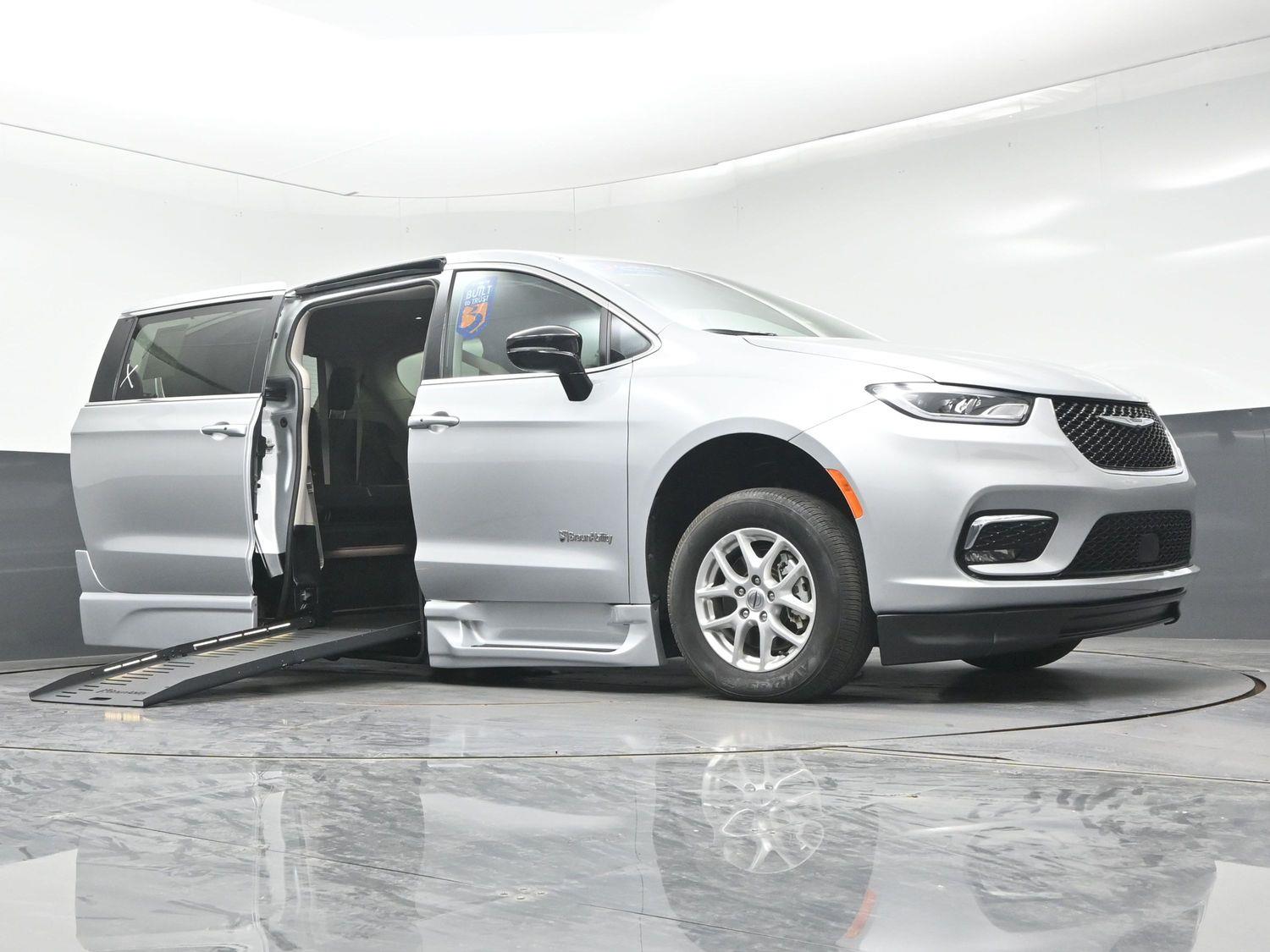 Certified Pre-Owned 2024 Chrysler Pacifica Touring L