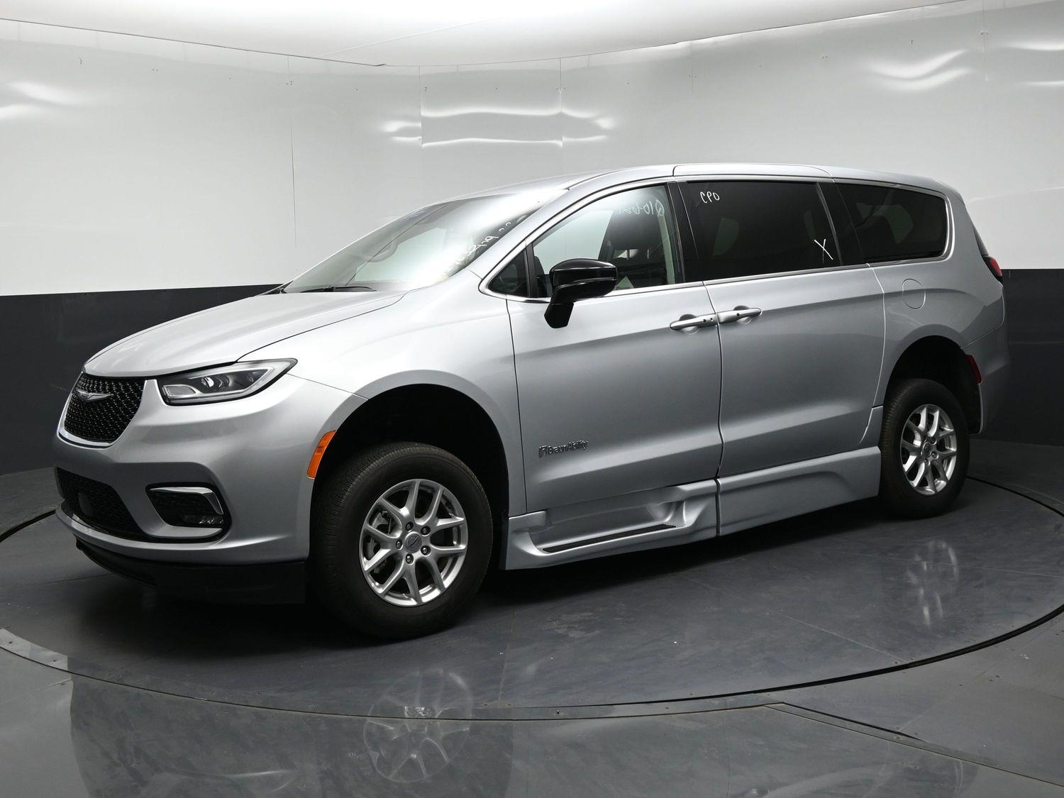 Certified Pre-Owned 2024 Chrysler Pacifica Touring L