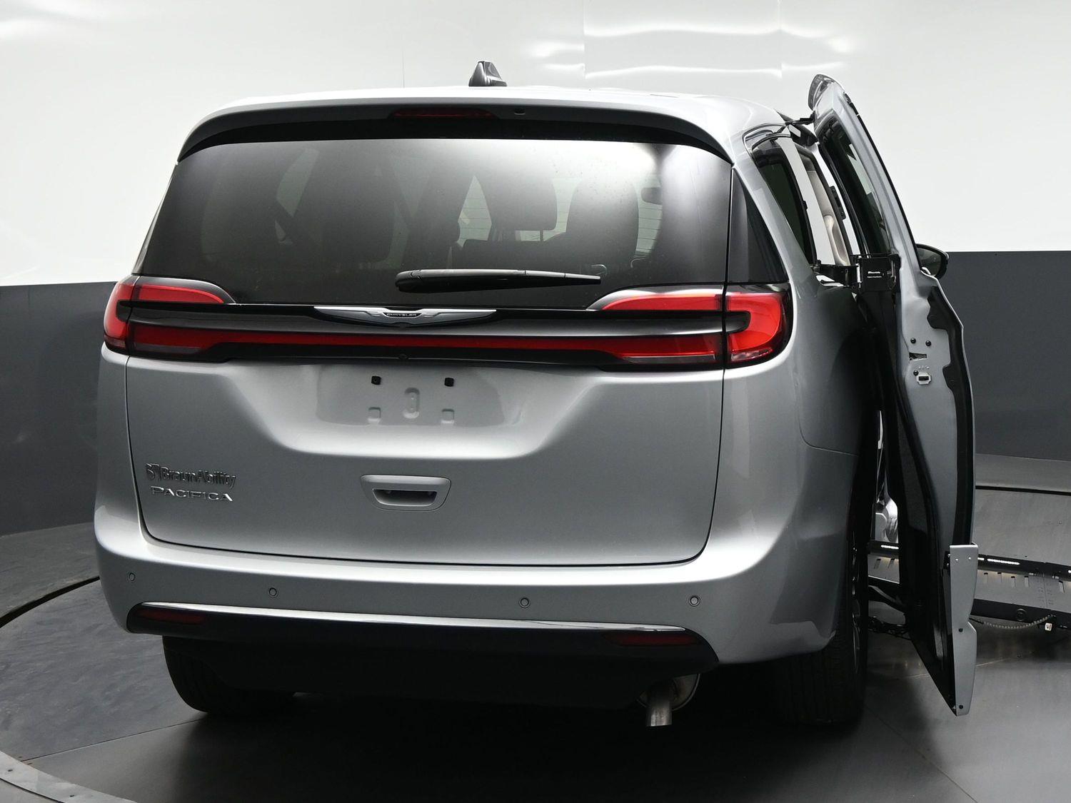 Certified Pre-Owned 2024 Chrysler Pacifica Touring L