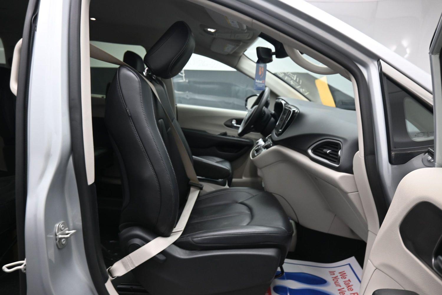 Pre-Owned 2024 Chrysler Pacifica Touring L
