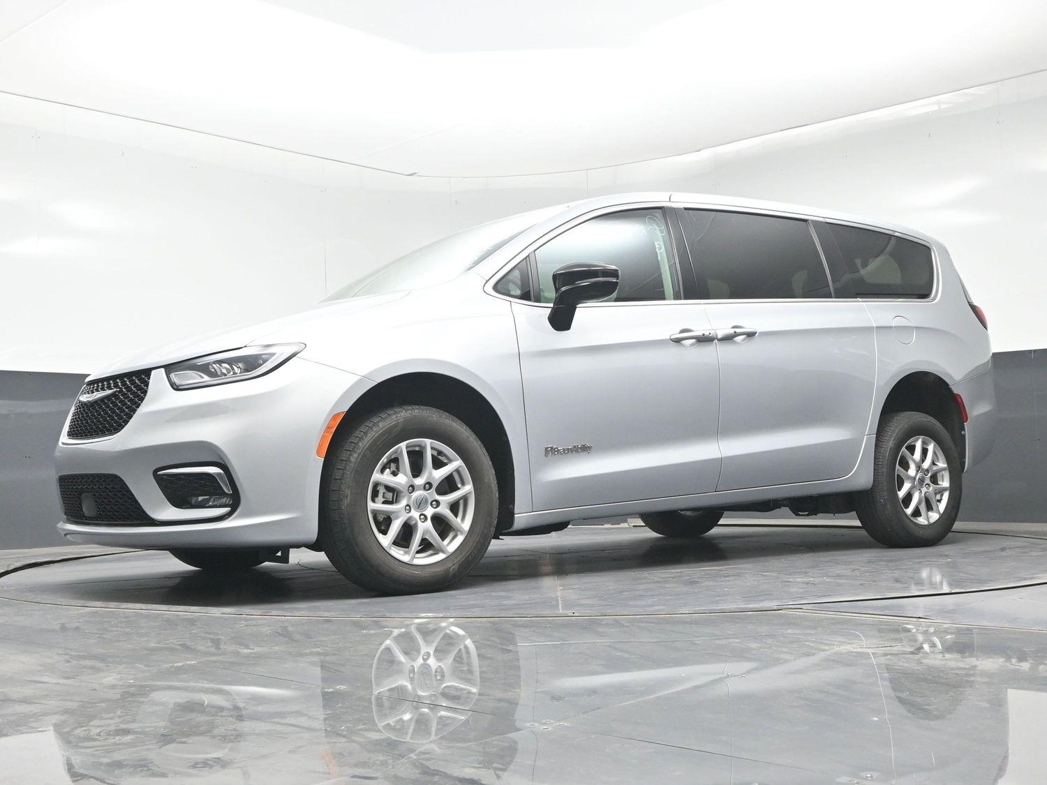Pre-Owned 2024 Chrysler Pacifica Touring L