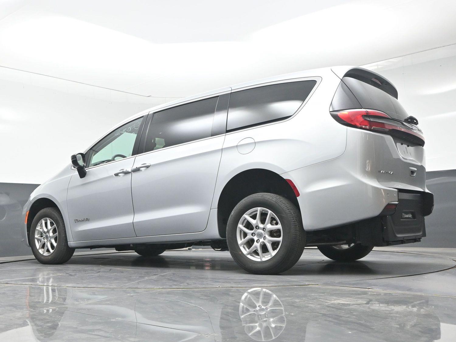 Pre-Owned 2024 Chrysler Pacifica Touring L