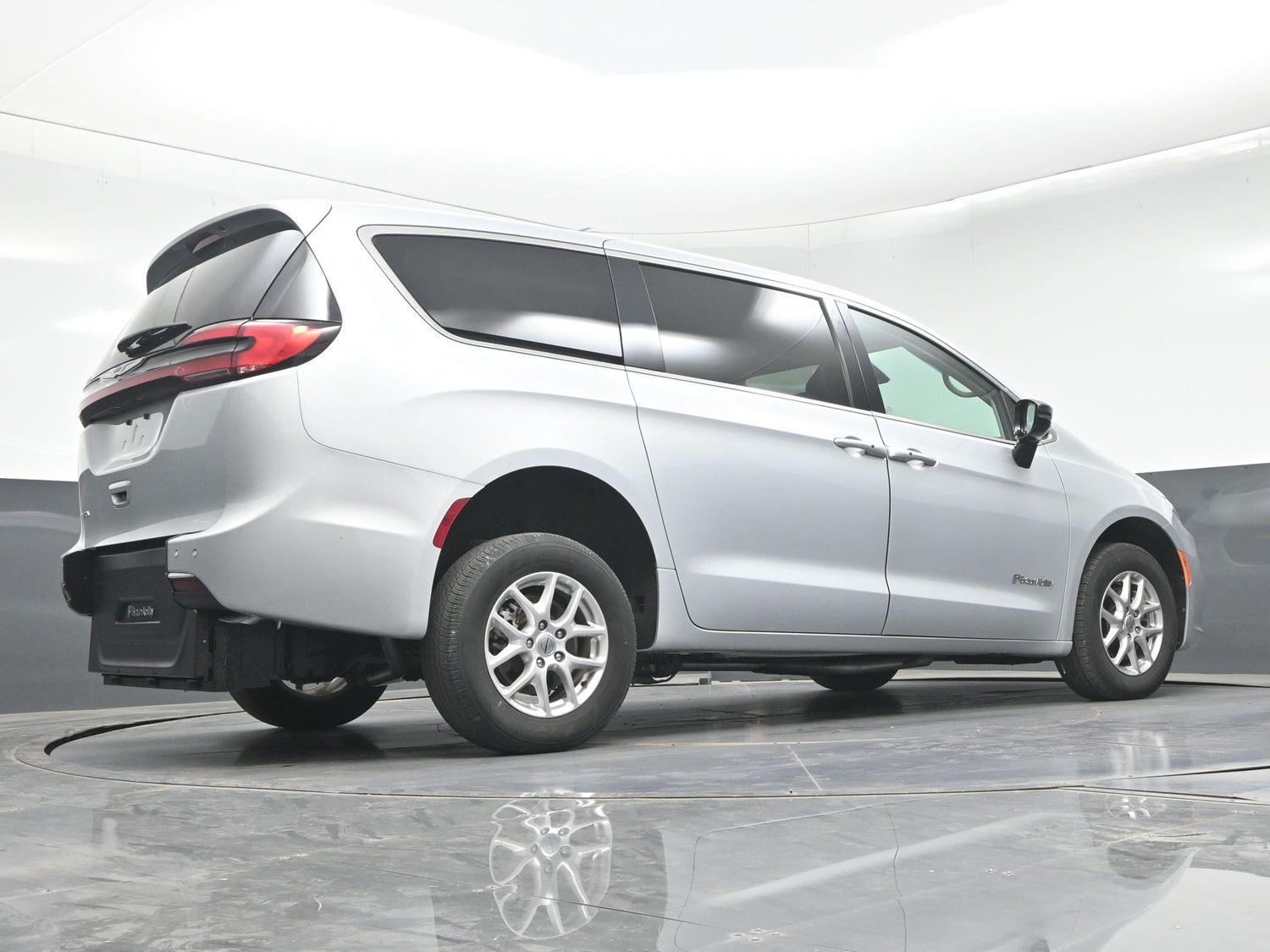 Pre-Owned 2024 Chrysler Pacifica Touring L