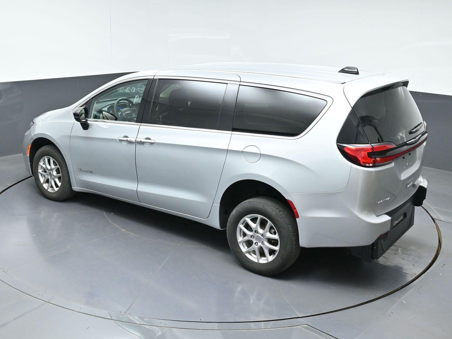 Pre-Owned 2024 Chrysler Pacifica Touring L