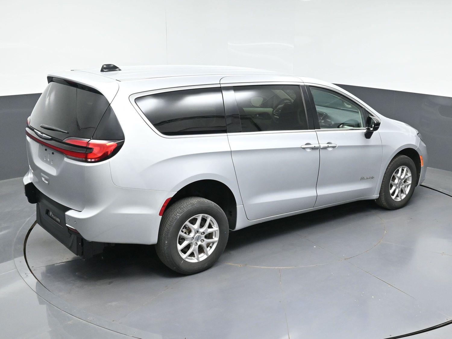 Pre-Owned 2024 Chrysler Pacifica Touring L