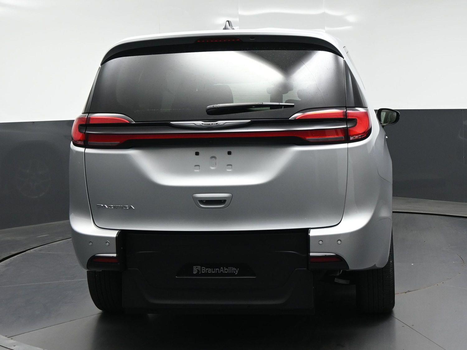 Pre-Owned 2024 Chrysler Pacifica Touring L