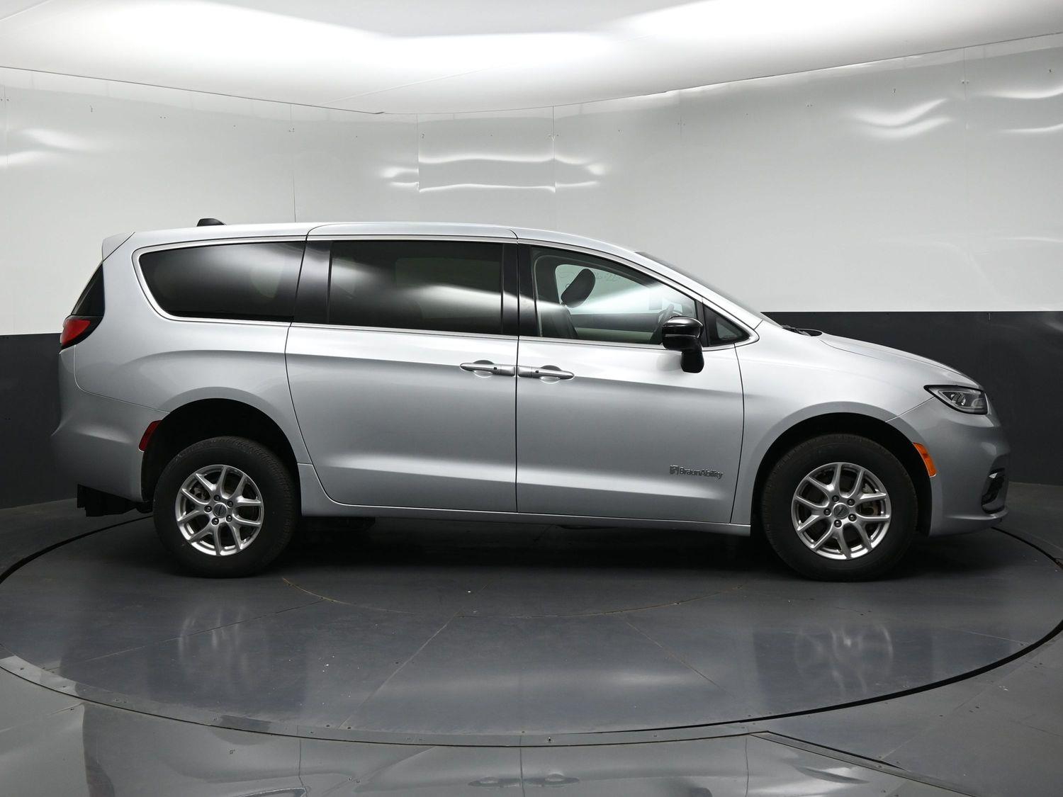 Pre-Owned 2024 Chrysler Pacifica Touring L