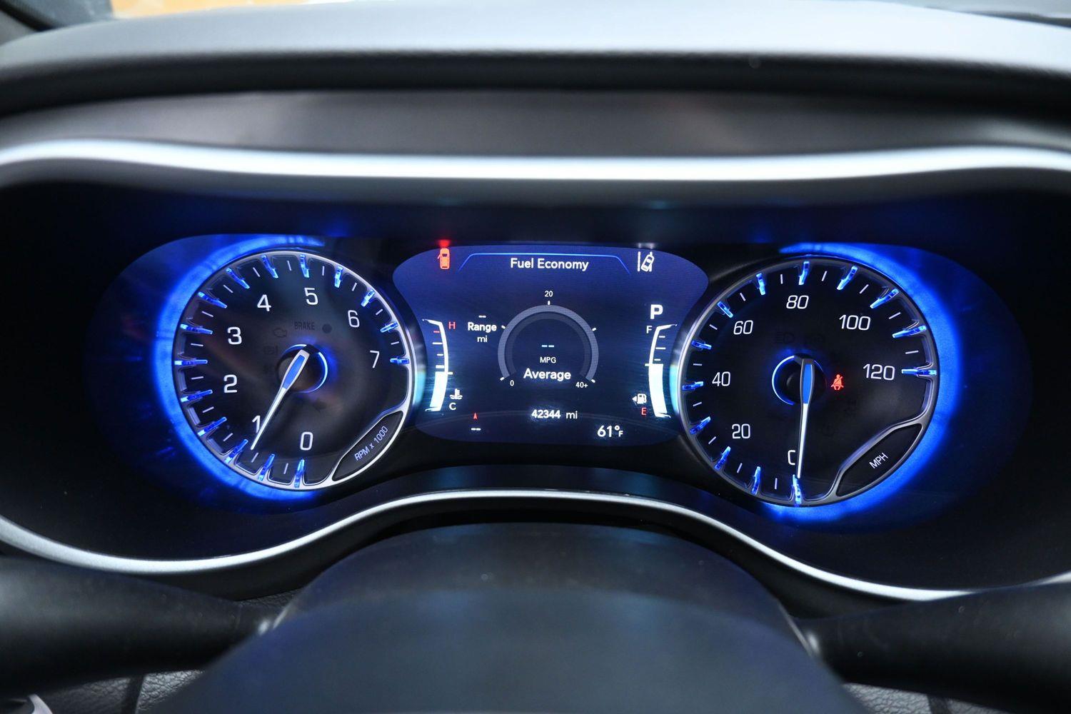 Certified Pre-Owned 2025 Chrysler Pacifica Select