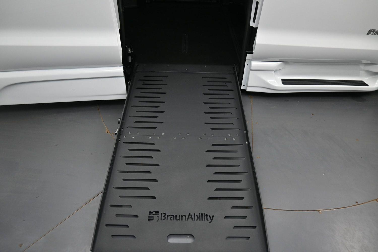 Certified Pre-Owned 2025 Chrysler Pacifica Select