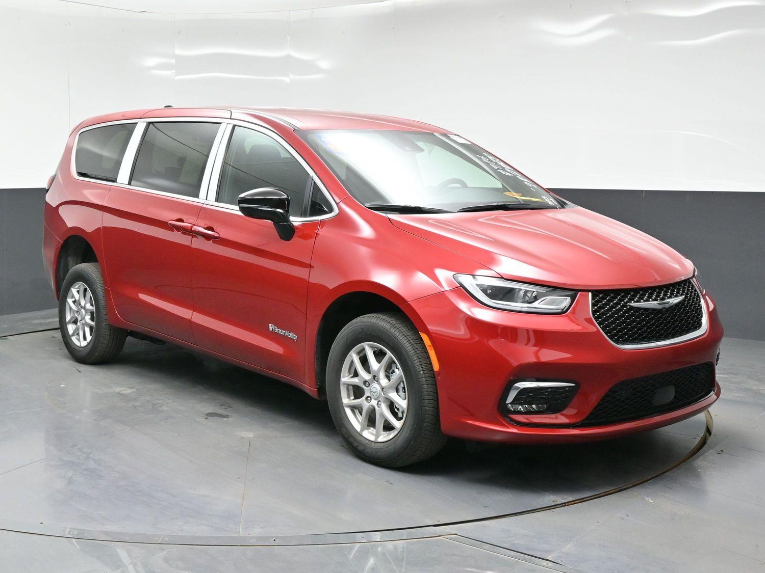 New 2026 Chrysler Pacifica Select
