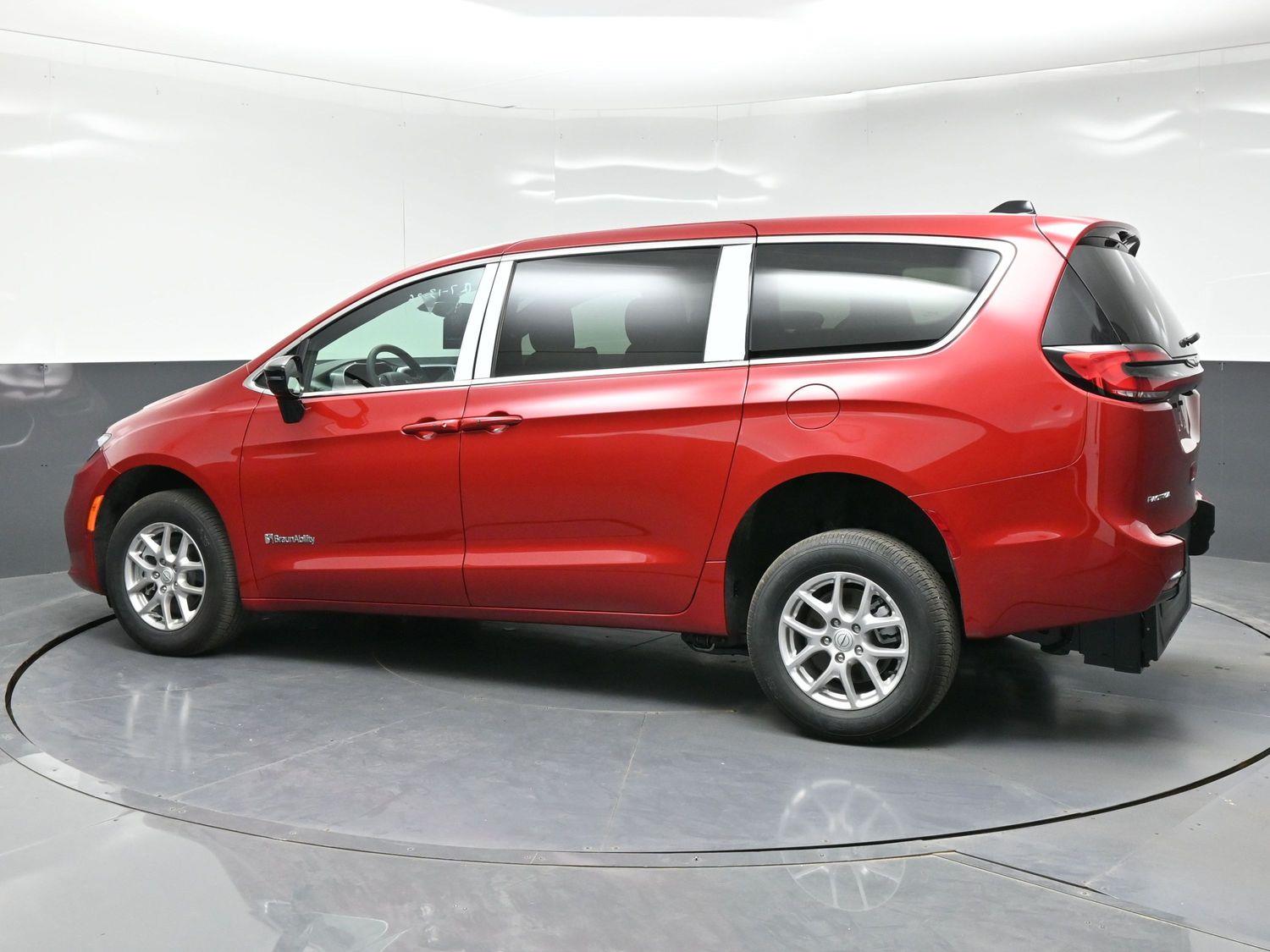 New 2026 Chrysler Pacifica Select
