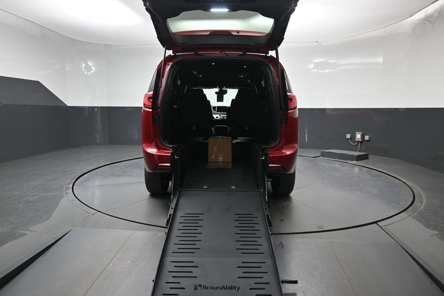 New 2026 Chrysler Pacifica Select