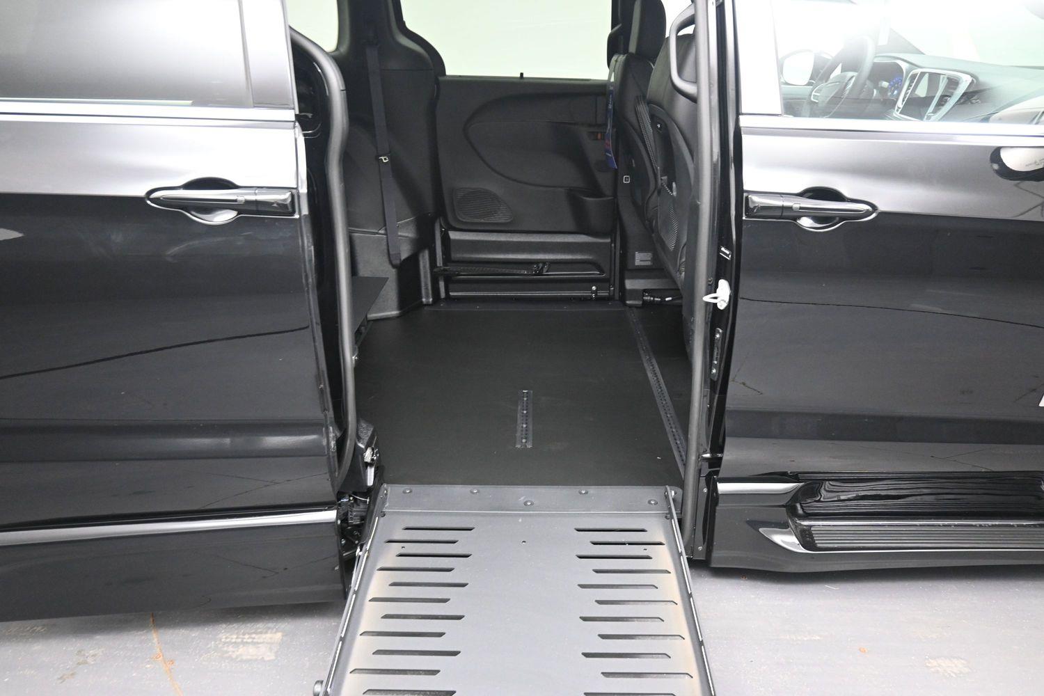 New 2027 Chrysler Pacifica Select