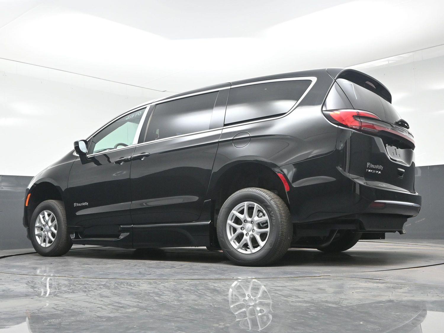 New 2027 Chrysler Pacifica Select