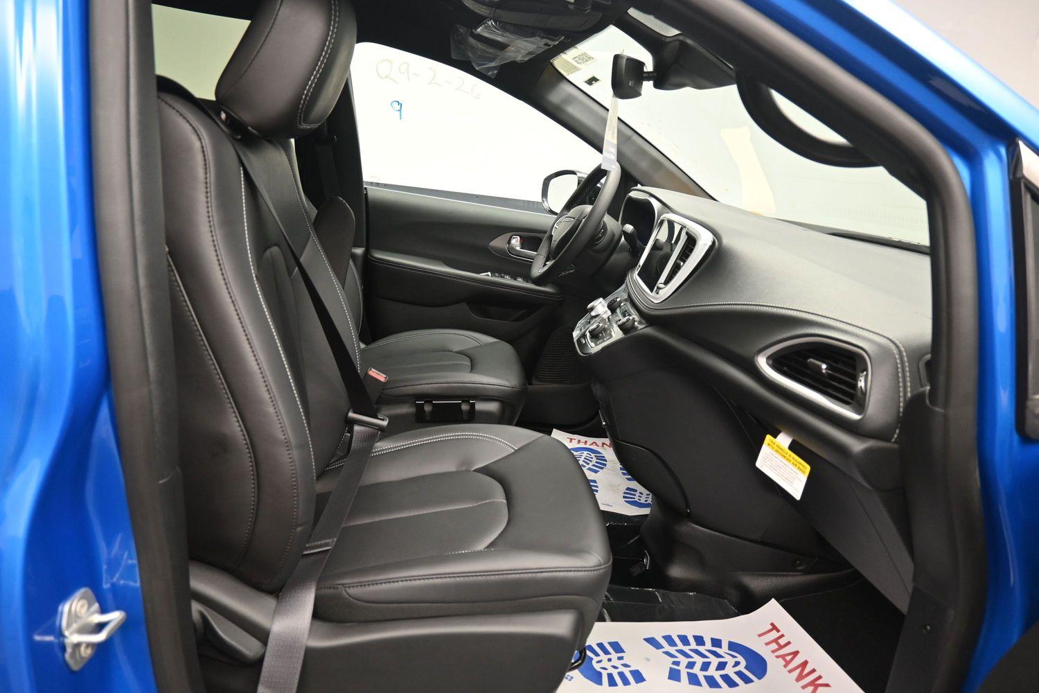 New 2027 Chrysler Pacifica Select