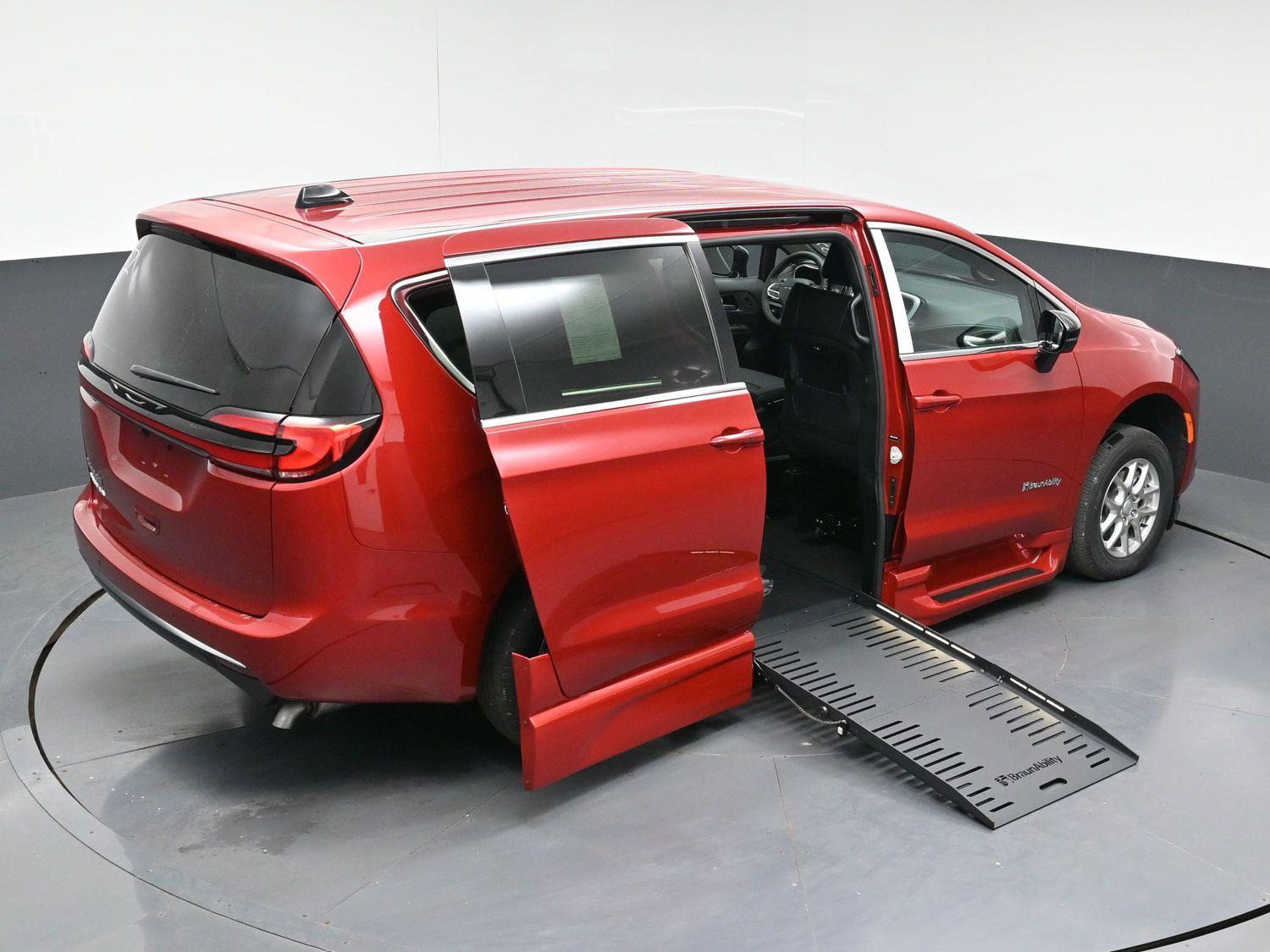 New 2027 Chrysler Pacifica Select