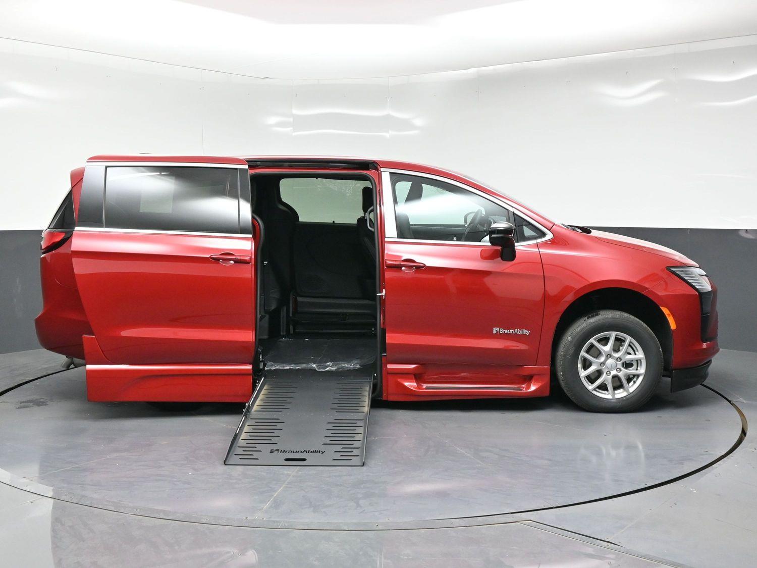 New 2027 Chrysler Pacifica Select